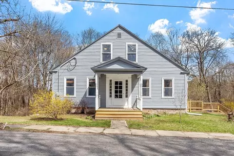 10 High St, Hubbardston, MA 01452