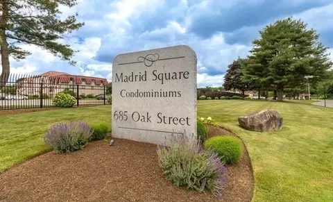 685 Oak St #15-3, Brockton, MA 02301