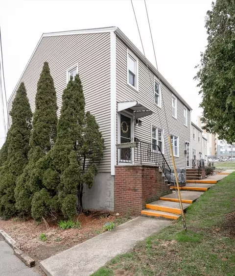 63 Proctor St #E, Salem, MA 01970