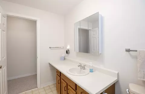 Bath - 63 Proctor St #E, Salem, MA 01970 photo 2 of 3