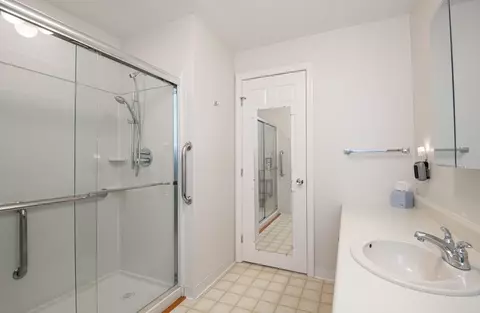 Bath - 63 Proctor St #E, Salem, MA 01970 photo 3 of 3