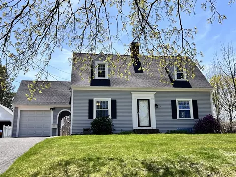 31 Lincoln Park, Longmeadow, MA 01106