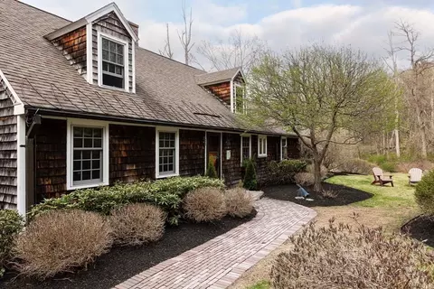 Exterior - 30 Prospect St, Upton, MA 01568 photo 7 of 8
