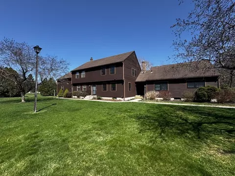 6 Adams Ct #B, Deerfield, MA 01373