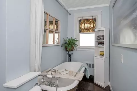 Bath - 10 Swan St, Everett, MA 02149 photo 2 of 4
