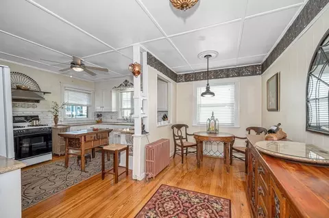 Dining - 10 Swan St, Everett, MA 02149 photo 4 of 5