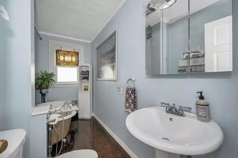 Bath - 10 Swan St, Everett, MA 02149 photo 3 of 4