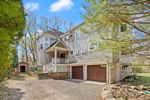28 Boathouse Ln, Dedham, MA 02026