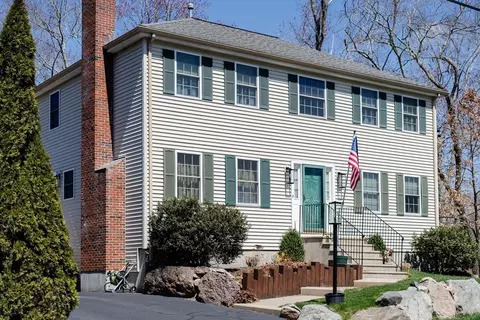 45 Deanville Rd, Attleboro, MA 02703