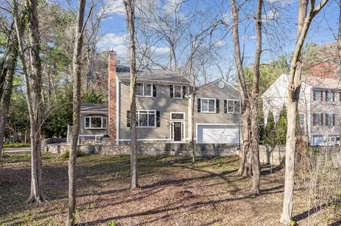 16 Nugent Ln, Reading, MA 01867