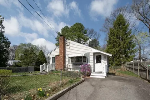 6 Clover Rd, Holbrook, MA 02343