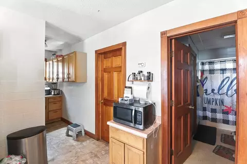 Entry Way - 284 Dickinson St, Springfield, MA 01108 photo 1 of 3