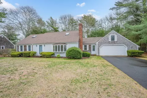 105 Rolling Hitch Rd, Centerville, MA 02632