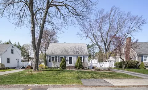 31 Fifth St, Norwood, MA 02062