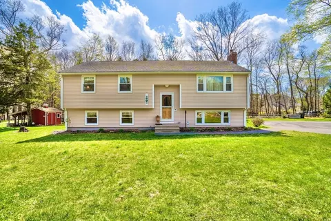 13 Willow St, Foxboro, MA 02035
