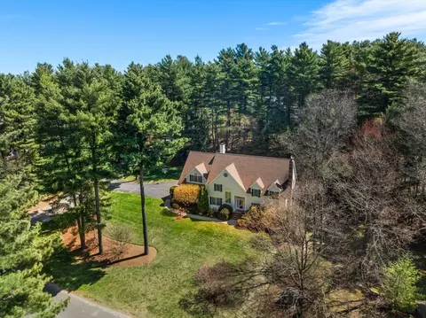 32 Draper Rd, Dover, MA 02030