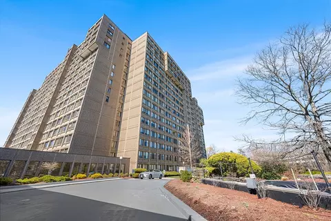 250 Hammond Pond Pkwy #606N, Chestnut Hill, MA 02467