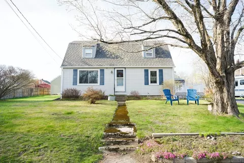 3 Virginia Dr, Rochdale, MA 01542