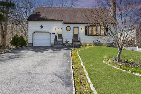 33 Silver St, Taunton, MA 02780