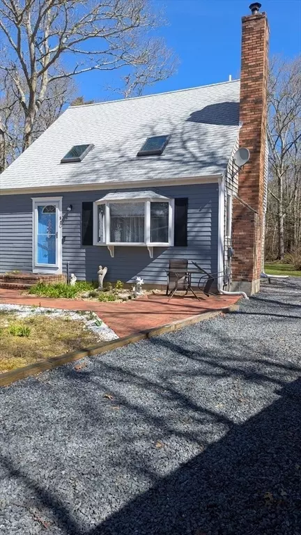 92 Santuit Pond Rd, Mashpee, MA 02649