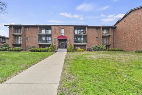 221 Oak St #5-15, Brockton, MA 02301