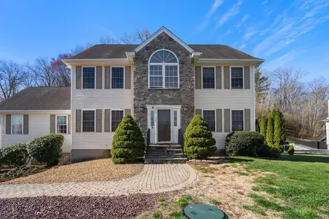 3 Jasmine Dr, Oxford, MA 01540