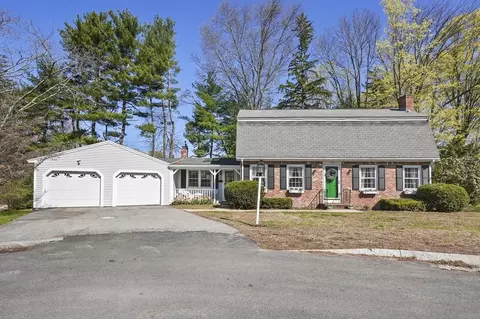 112 Surrey Ln, Lowell, MA 01852