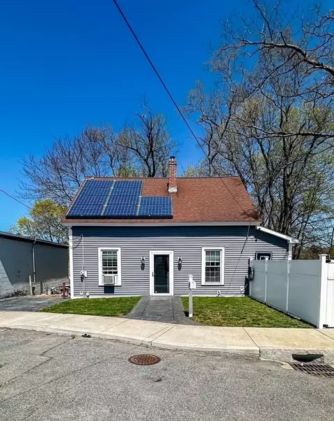 55 Boynton St, Clinton, MA 01510