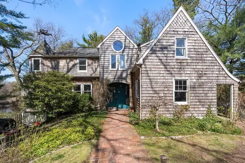 85 Kingswood Rd, Auburndale, MA 02466