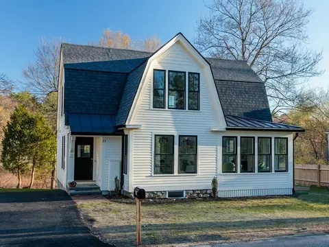 23 Shirley St, Concord, MA 01742