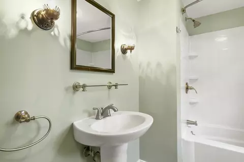 Bath - 6 Rockingham St, Exeter, NH 03833 photo 1 of 2