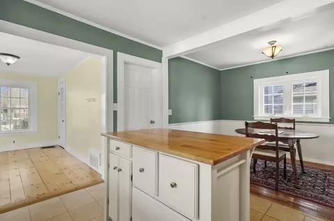 Entry Way - 6 Rockingham St, Exeter, NH 03833 photo 2 of 2