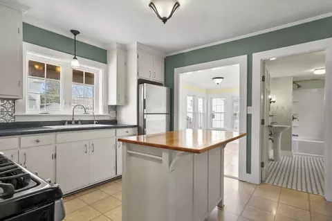 Kitchen - 6 Rockingham St, Exeter, NH 03833 photo 3 of 4