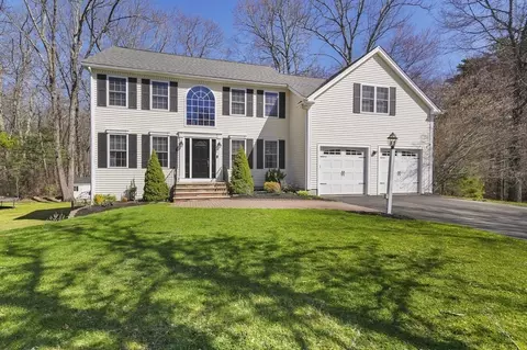 15 Whitewood Cir, Amesbury, MA 01913