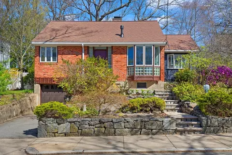 34 Crehore Rd, Chestnut Hill, MA 02467