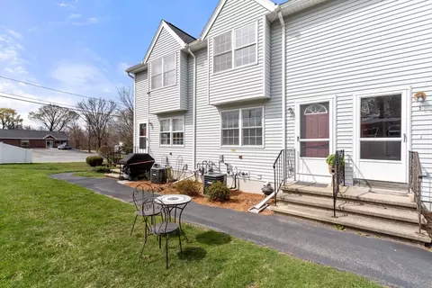 5 Kennedy Dr #2, Chelmsford, MA 01863