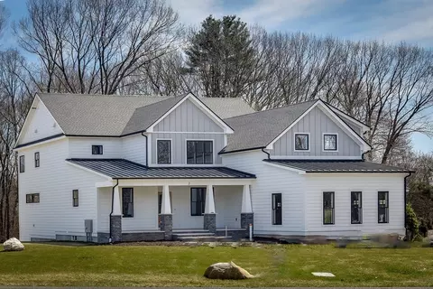 2 Emerald Dr, Hopkinton, MA 01748