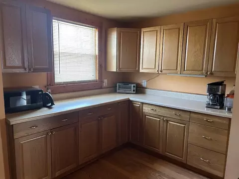 41 Parsons St, Easthampton, MA 01027 photo 3