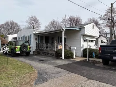 300 E Washington St #2R, North Attleboro, MA 02760