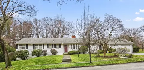 1 Dubiel Dr, Worcester, MA 01609