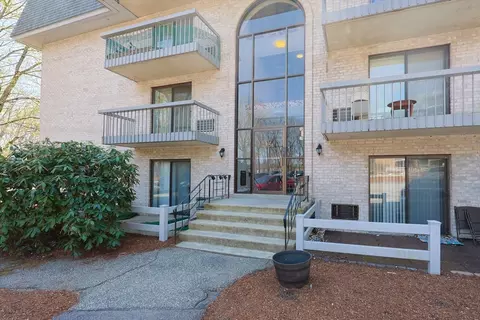 85 Commons Dr #212, Shrewsbury, MA 01545