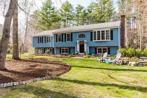 38 Pickens St, Lakeville, MA 02347