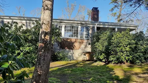 8 Paddock Dr, Harwich, MA 02645