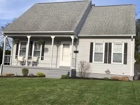 59 Chalmers St, Springfield, MA 01118