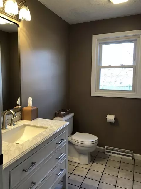 59 Chalmers St, Springfield, MA 01118 photo 17