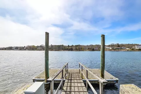 43 Partridge Ln, Falmouth, MA 02536