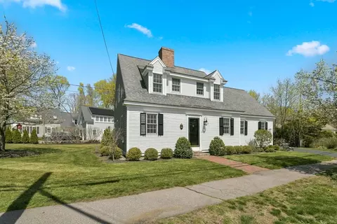 54 Pleasant St, Hingham, MA 02043
