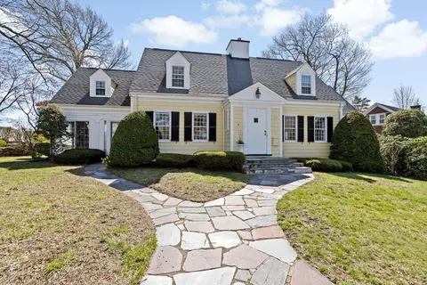 8 Stoney Brae Rd, Quincy, MA 02170