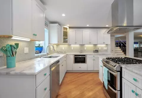 14 Lewis St, Hull, MA 02045 photo 8