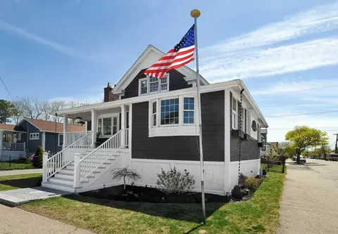 14 Lewis St, Hull, MA 02045